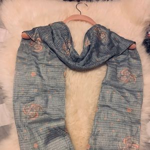 Cute grey scarf 🧣